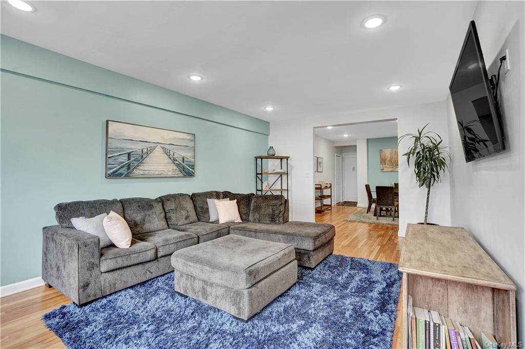 10 Broadway - Photo 1