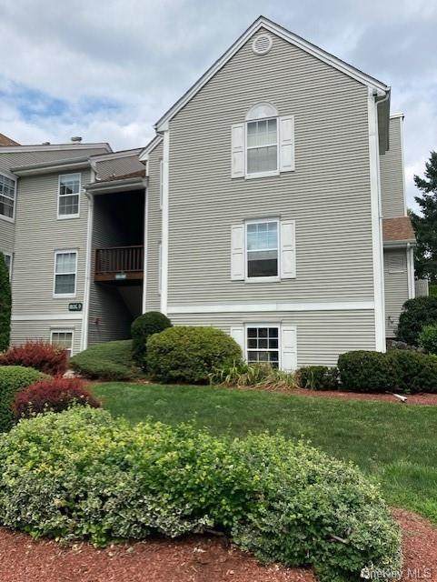 1046 Washington Green - Photo 1