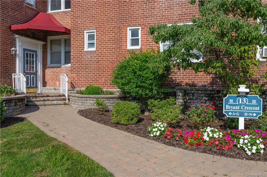 13 Bryant Crescent - Photo 1