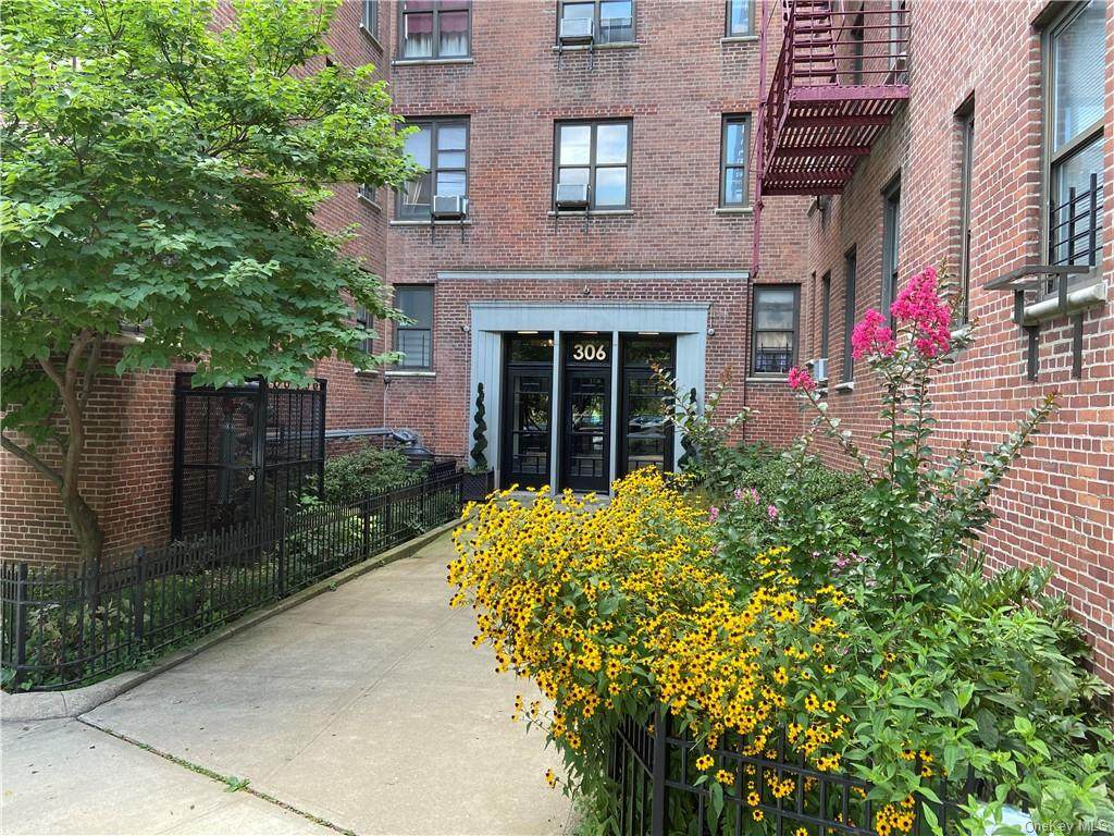 306 Mosholu Parkway - Photo 1