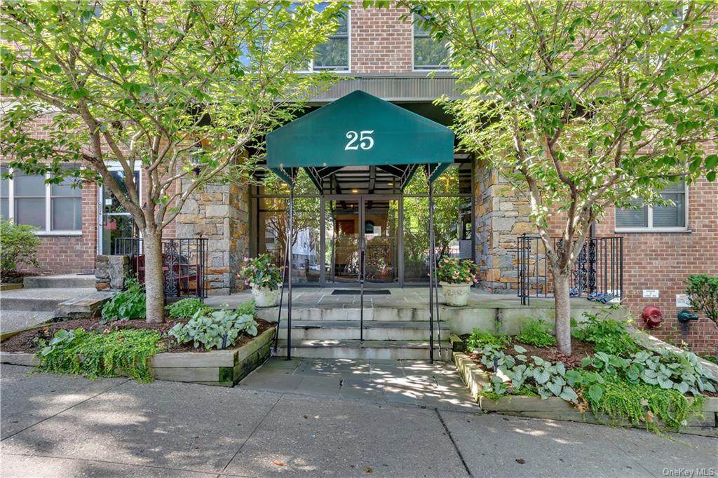 25 Franklin Avenue - Photo 1