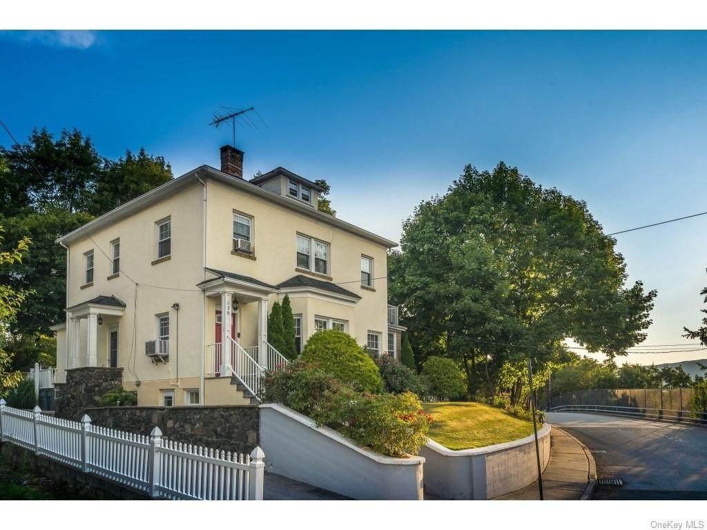 139 Bay Street - Photo 1