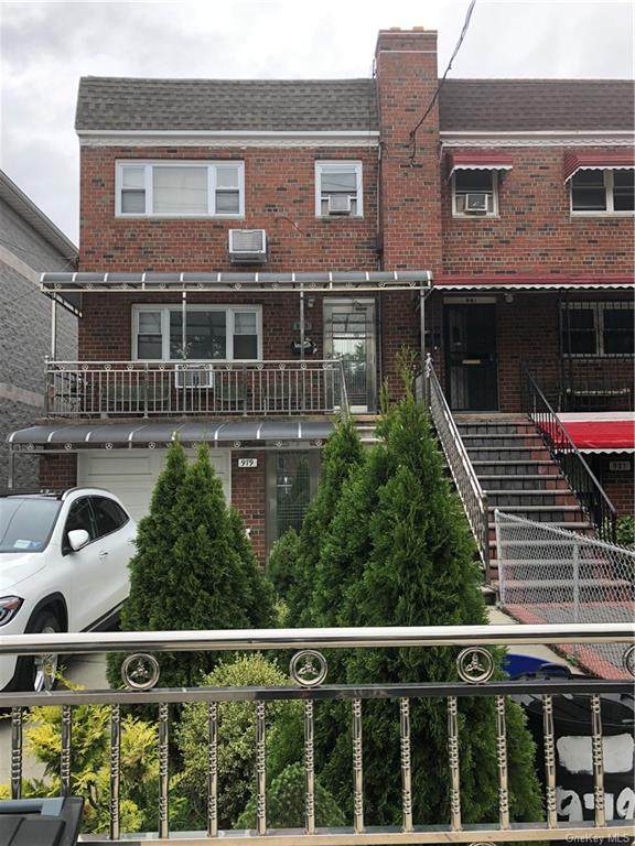 979 Burke Avenue - Photo 1