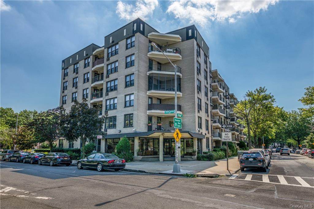 1874 Pelham Parkway - Photo 1