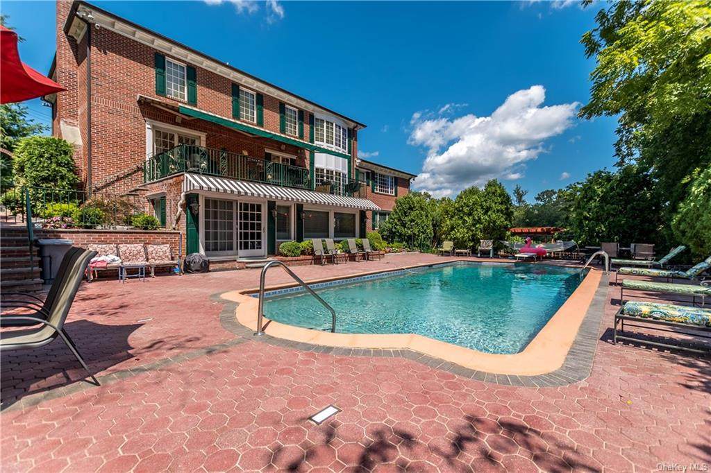 10 Greystone Circle - Photo 1