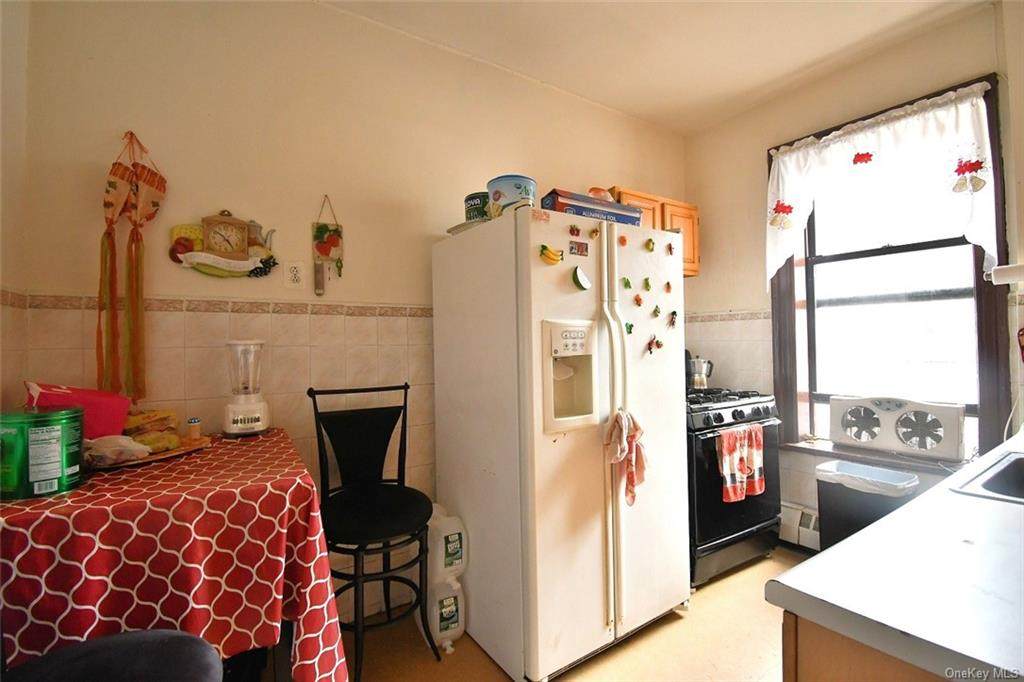972 Anderson Avenue - Photo 1