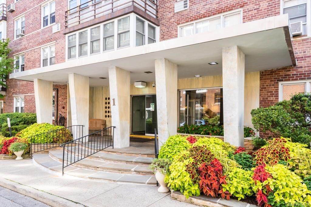 1 Washington Square - Photo 1