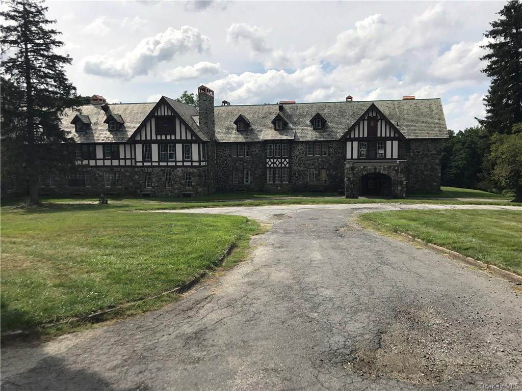 2016 Quaker Ridge Road - Photo 1