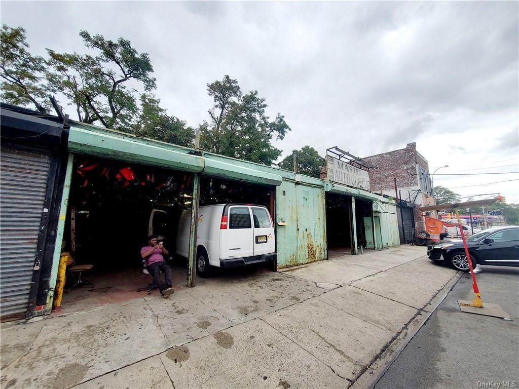 1021 Garrison Avenue - Photo 1