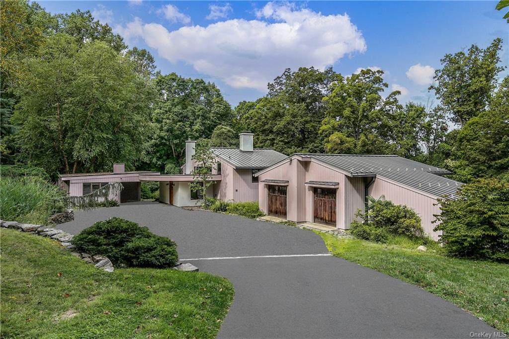2087 Quaker Ridge Road - Photo 1
