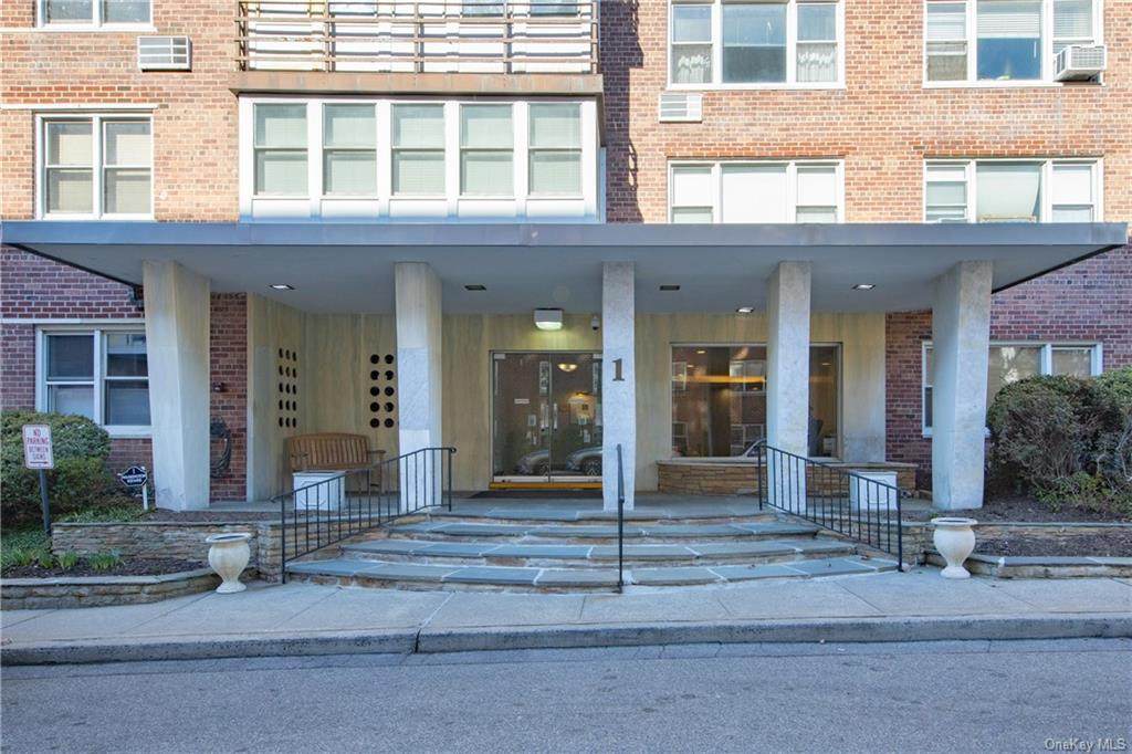 1 Washington Square - Photo 1