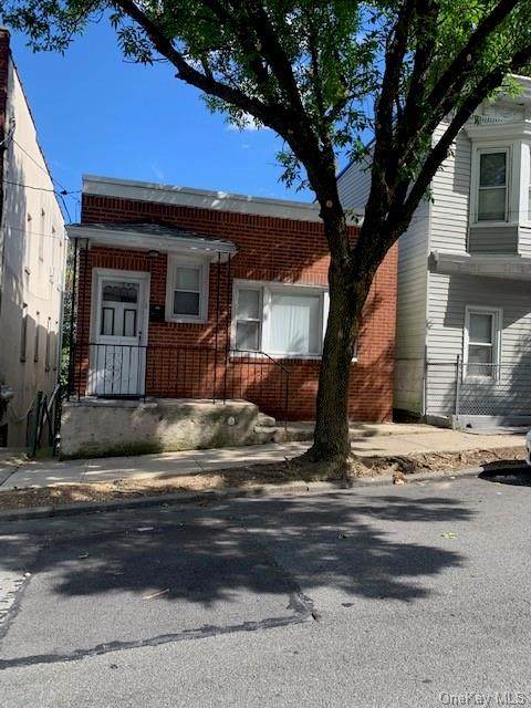 122 Vineyard Avenue - Photo 1