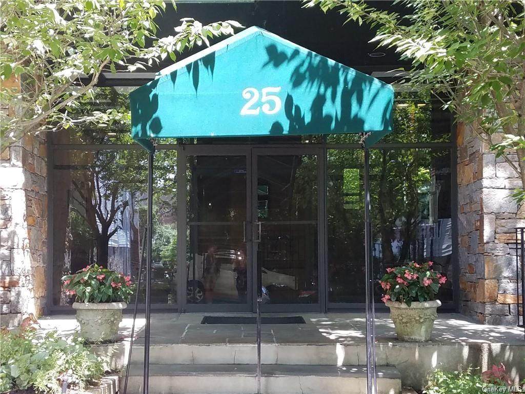 25 Franklin Avenue - Photo 1