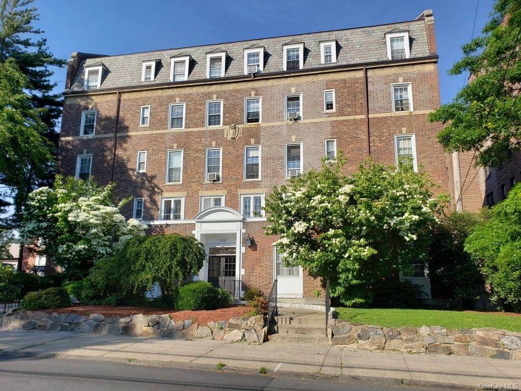 208 Centre Avenue - Photo 1
