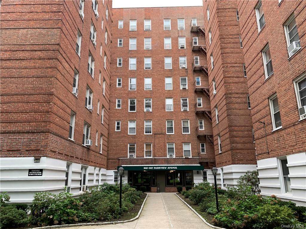 247 Parkview Avenue - Photo 1