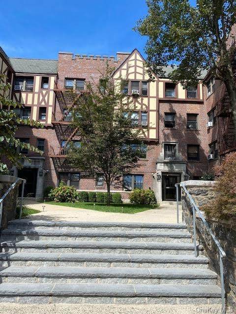 604 Tompkins Avenue - Photo 1