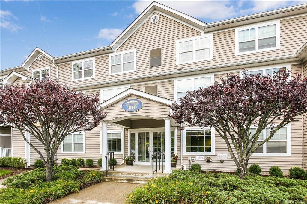 300 Woodcrest Lane - Photo 1