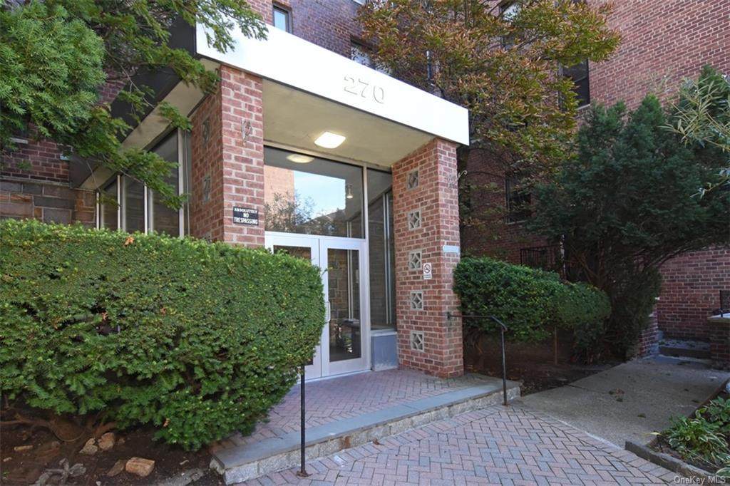 270 Broadway - Photo 1