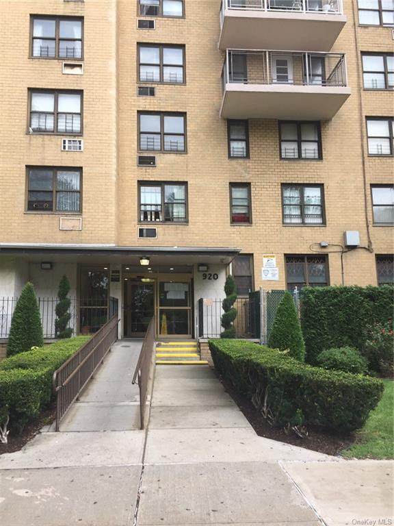 920 Metcalf Avenue - Photo 1