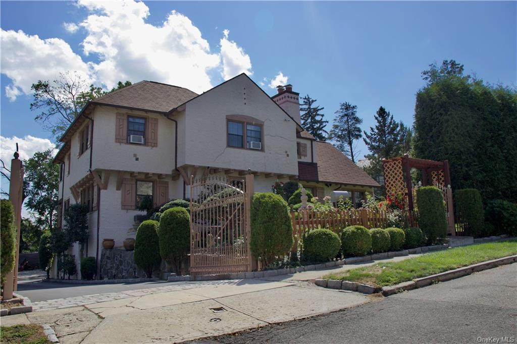 82 Colonial Place - Photo 1