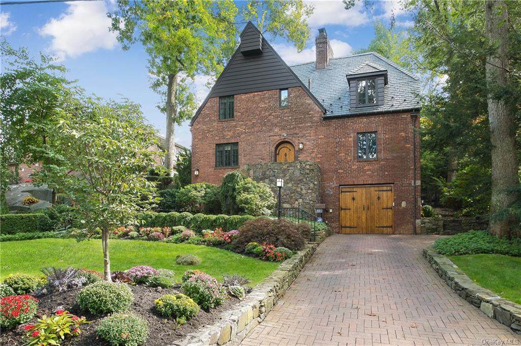 60 Charlotte Place - Photo 1