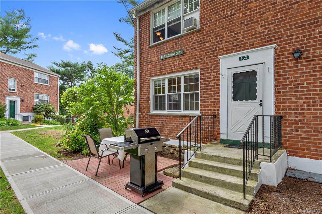 19 Fieldstone Drive - Photo 1