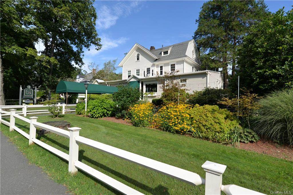 20 West Lane - Photo 1