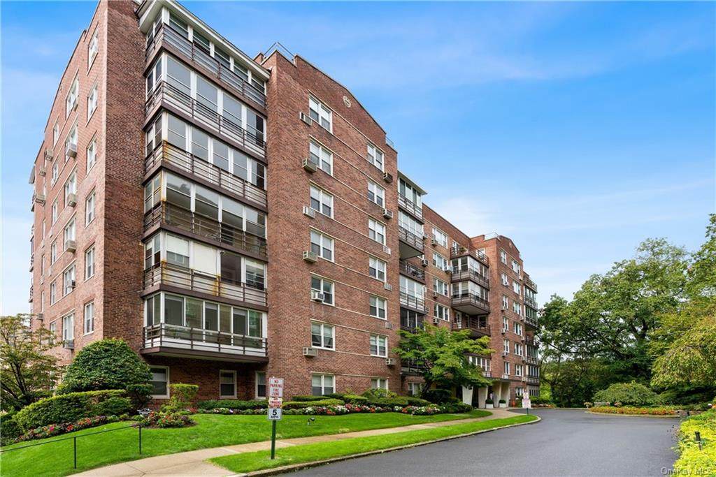 3 Washington Square - Photo 1
