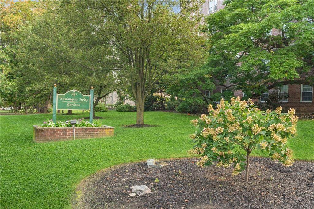 300 Broadway - Photo 1