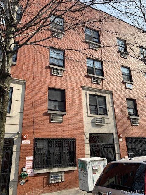 1986 Marmion Avenue - Photo 1