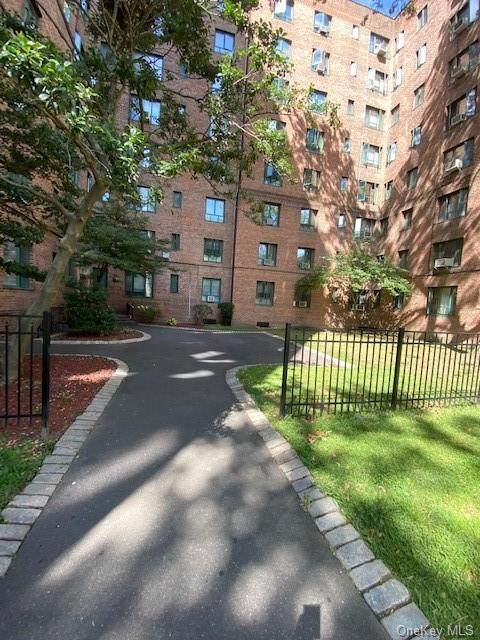 2090 Tremont Avenue - Photo 1