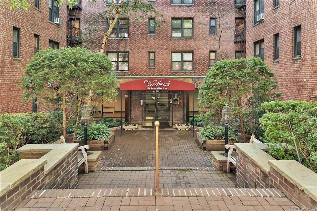 10 Franklin Avenue - Photo 1