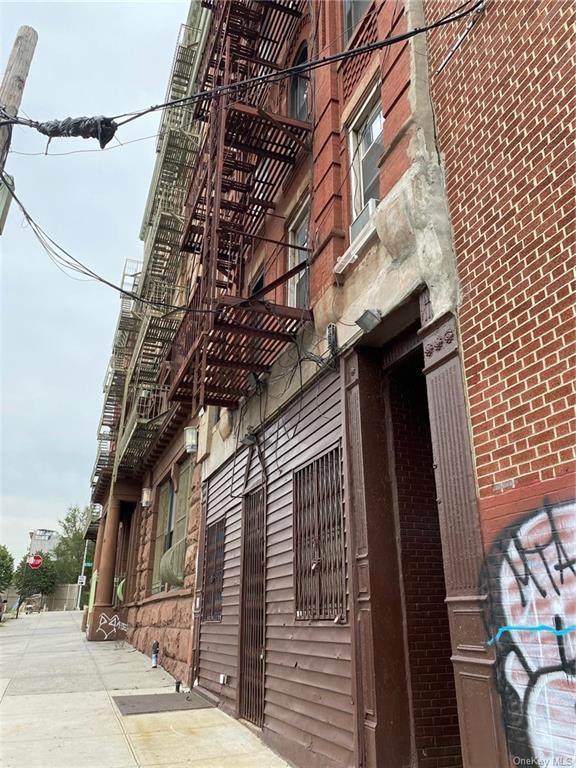 128 Willis Avenue - Photo 1