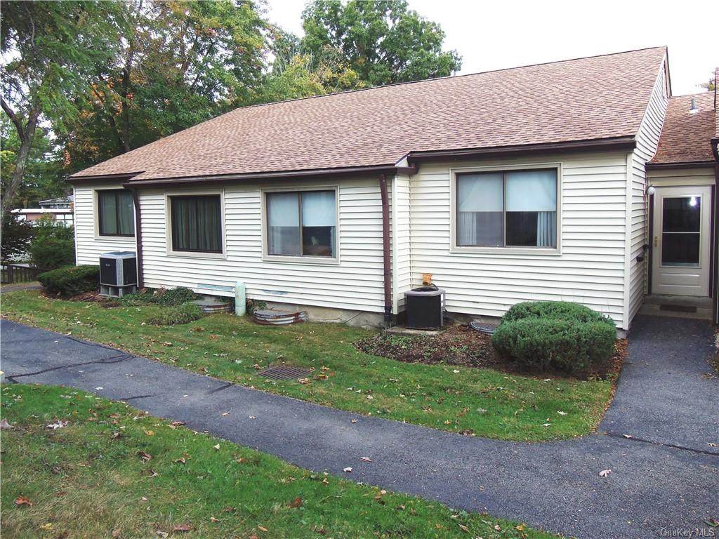 49 Jefferson Oval - Photo 1