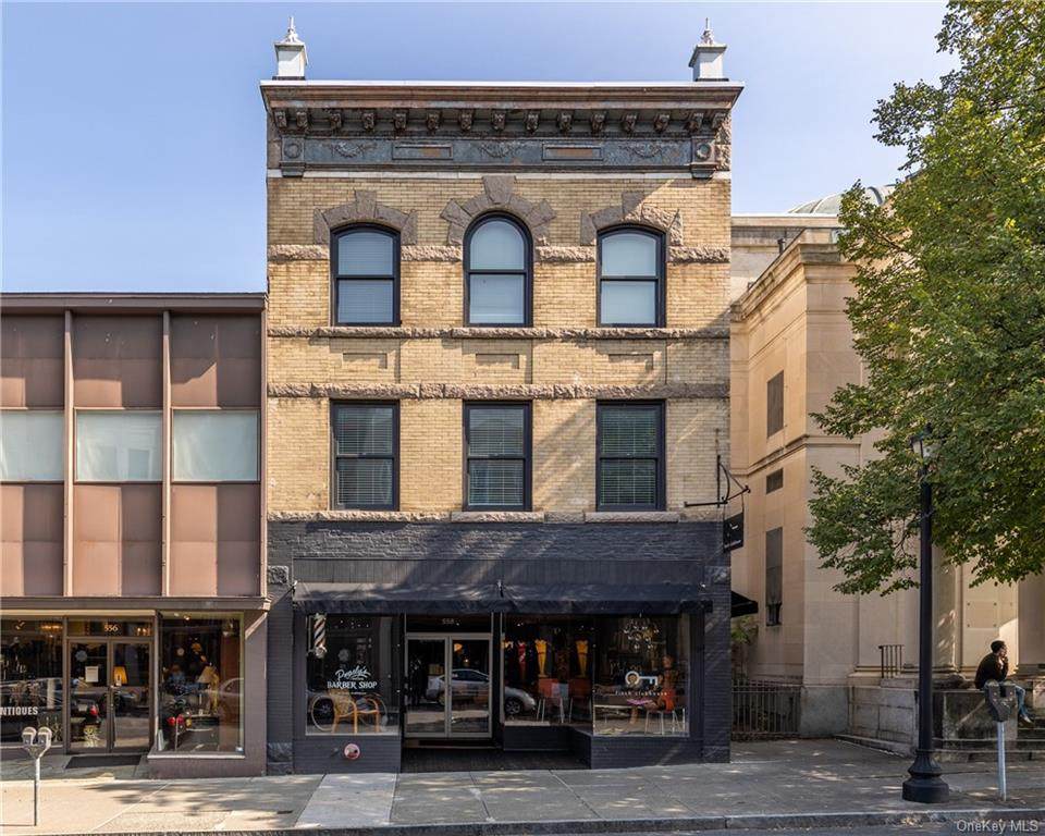558 Warren Street - Photo 1