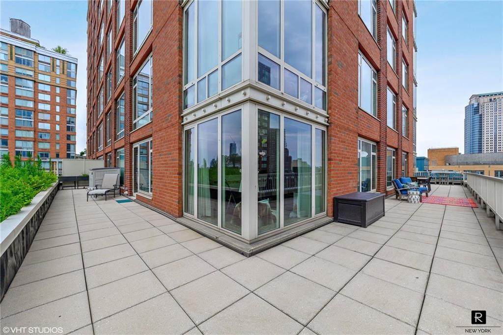 325 End Avenue - Photo 1