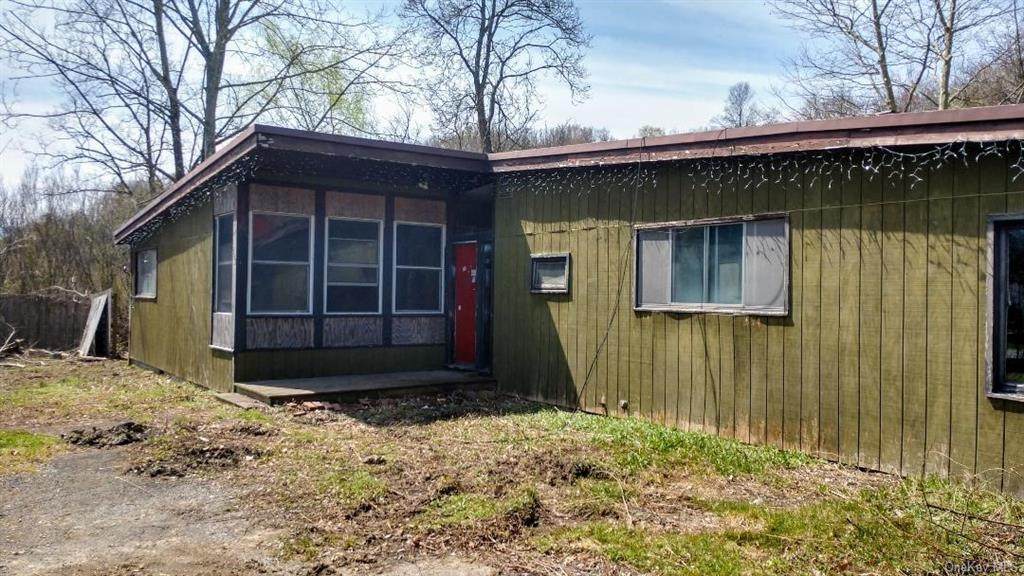 223 Carter Avenue - Photo 1