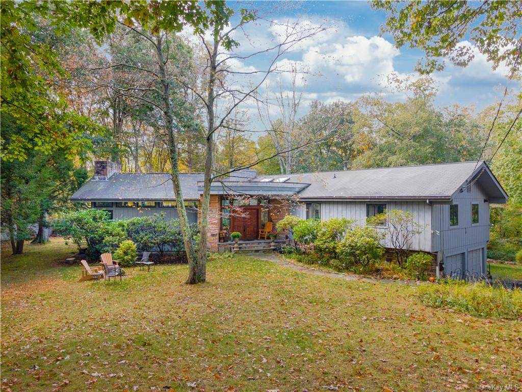 8 Hillcrest Court - Photo 1