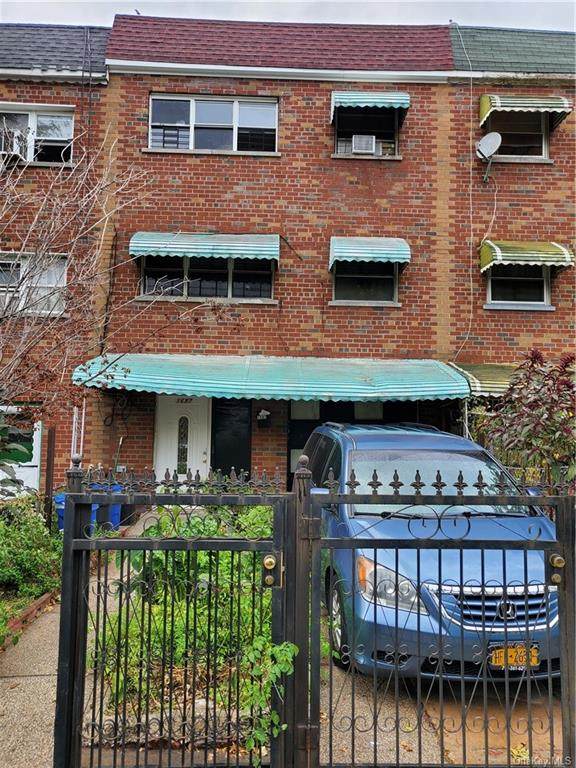 1687 Watson Ave - Photo 1