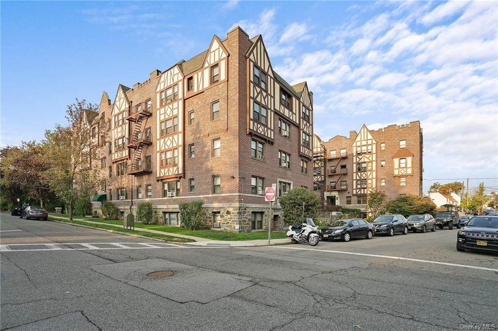 604 Tompkins Avenue - Photo 1