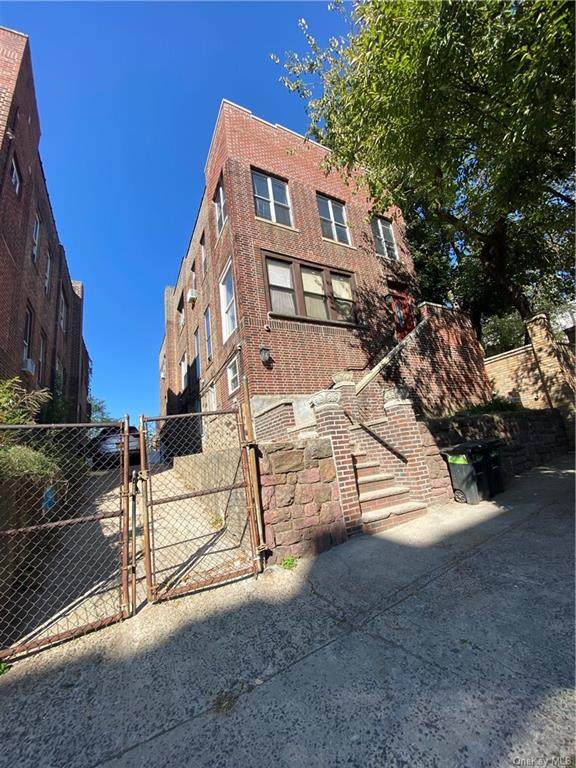 1927 Hennessy Place - Photo 1