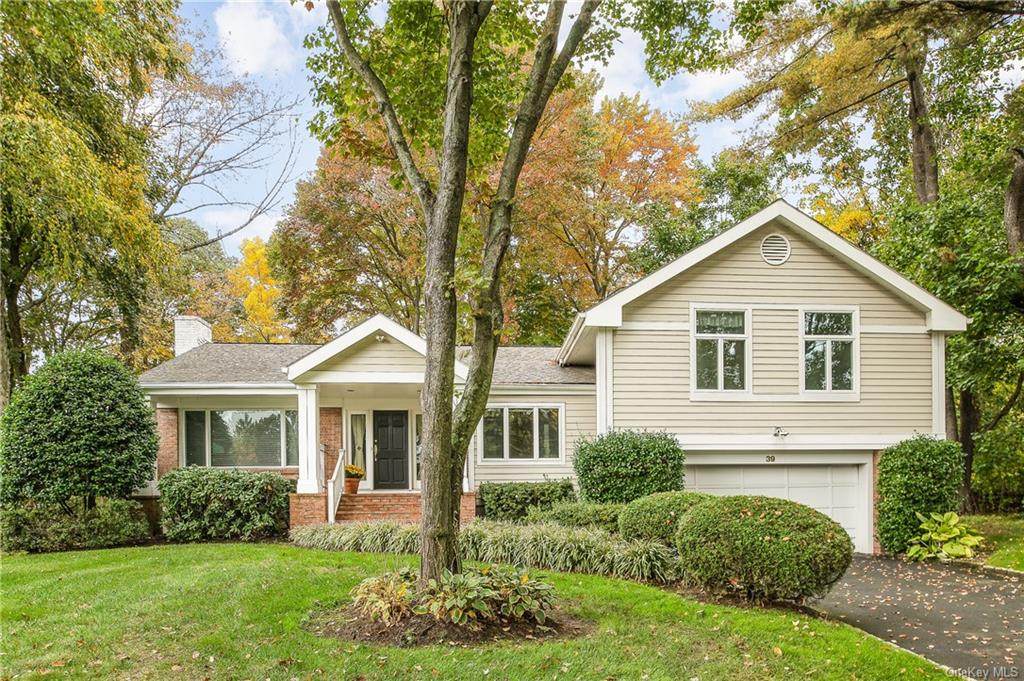 39 Mohegan Lane - Photo 1