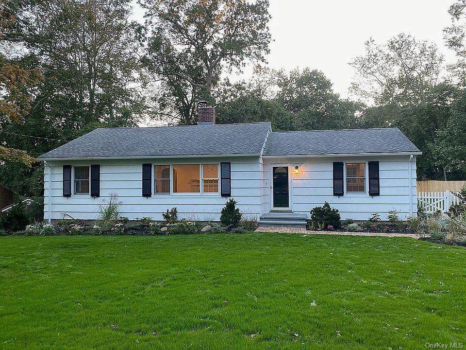 21 Center Drive - Photo 1
