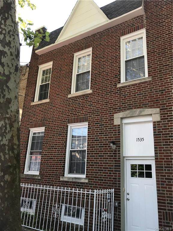 1535 Mayflower Avenue - Photo 1