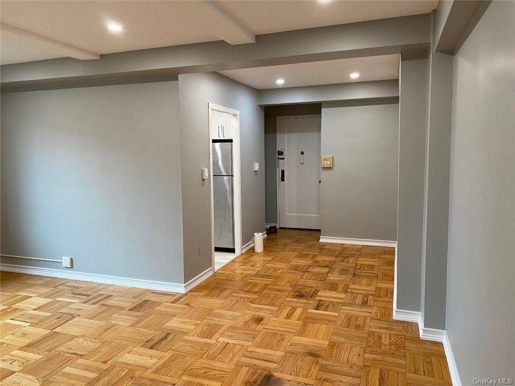 11 Metropolitan Oval - Photo 1