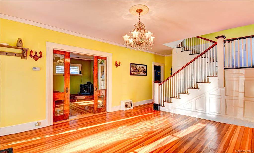 40 Watkins Avenue - Photo 1