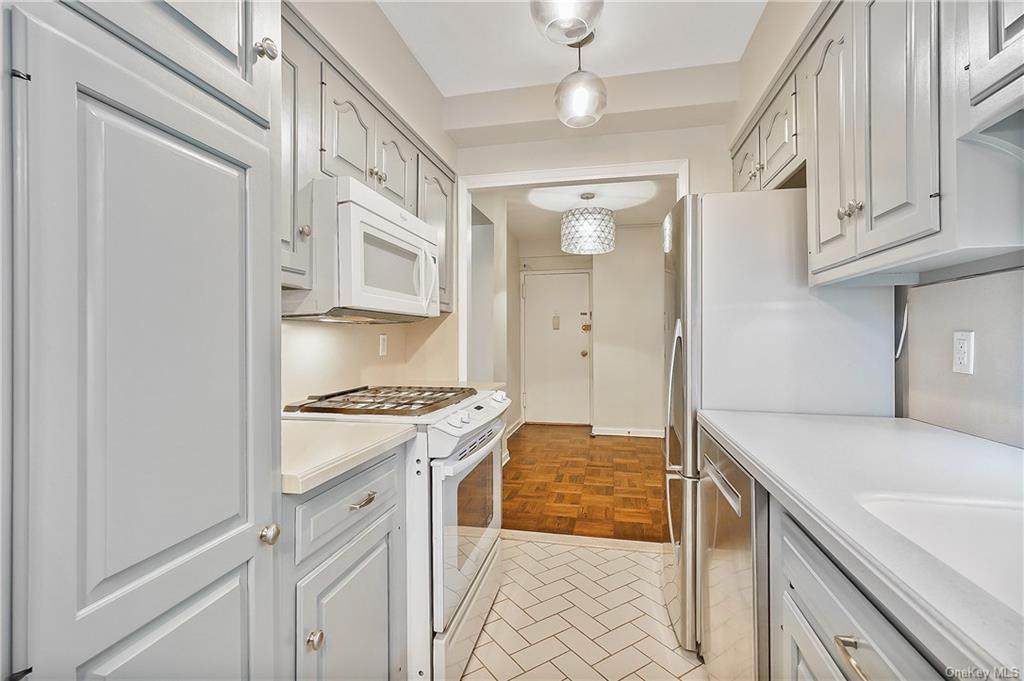 120 Hartsdale Avenue - Photo 1