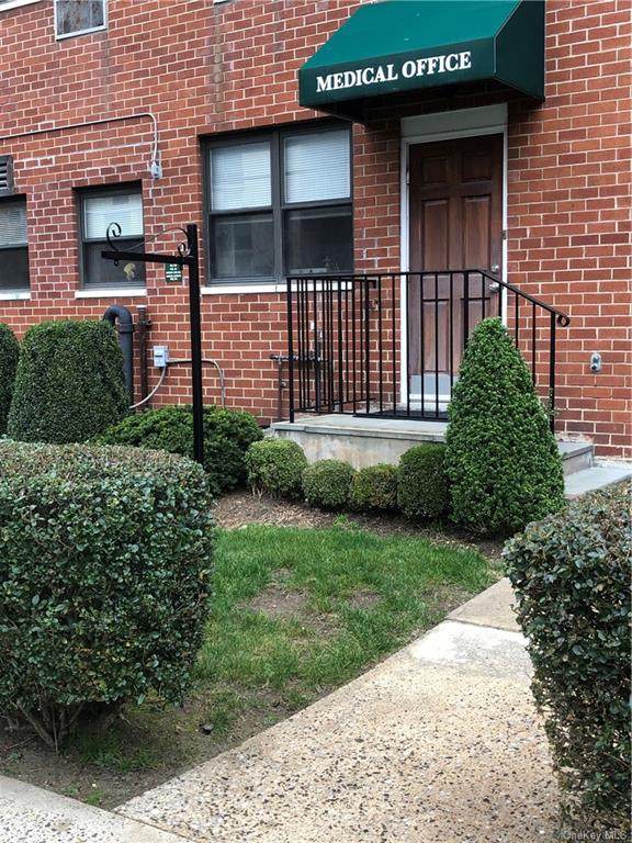 33 Barker Avenue - Photo 1