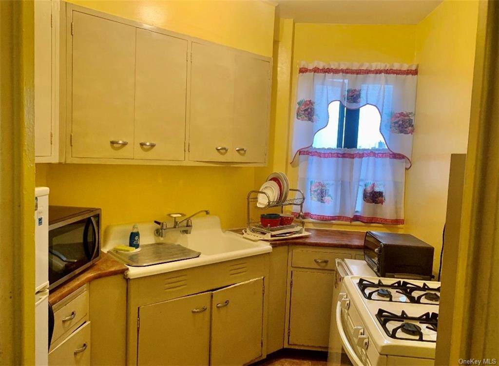 1919 Mcgraw Avenue - Photo 1
