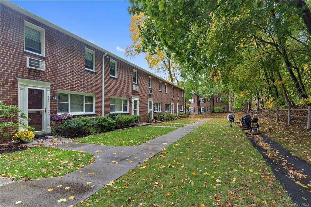 92 Charter Circle - Photo 1